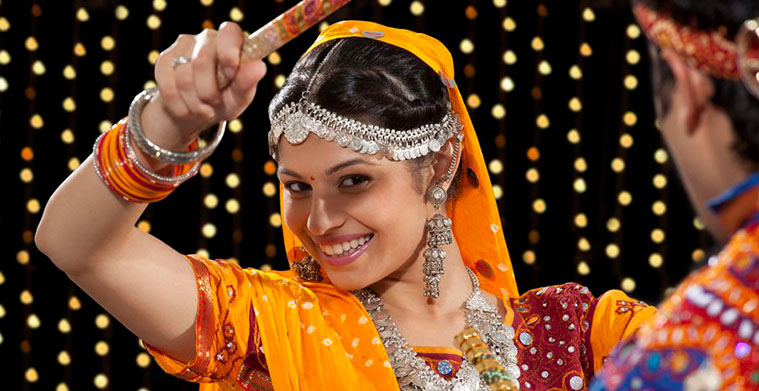Latest Trends of Best Outfits in Navratri Garba Dance & Dandiya Raas